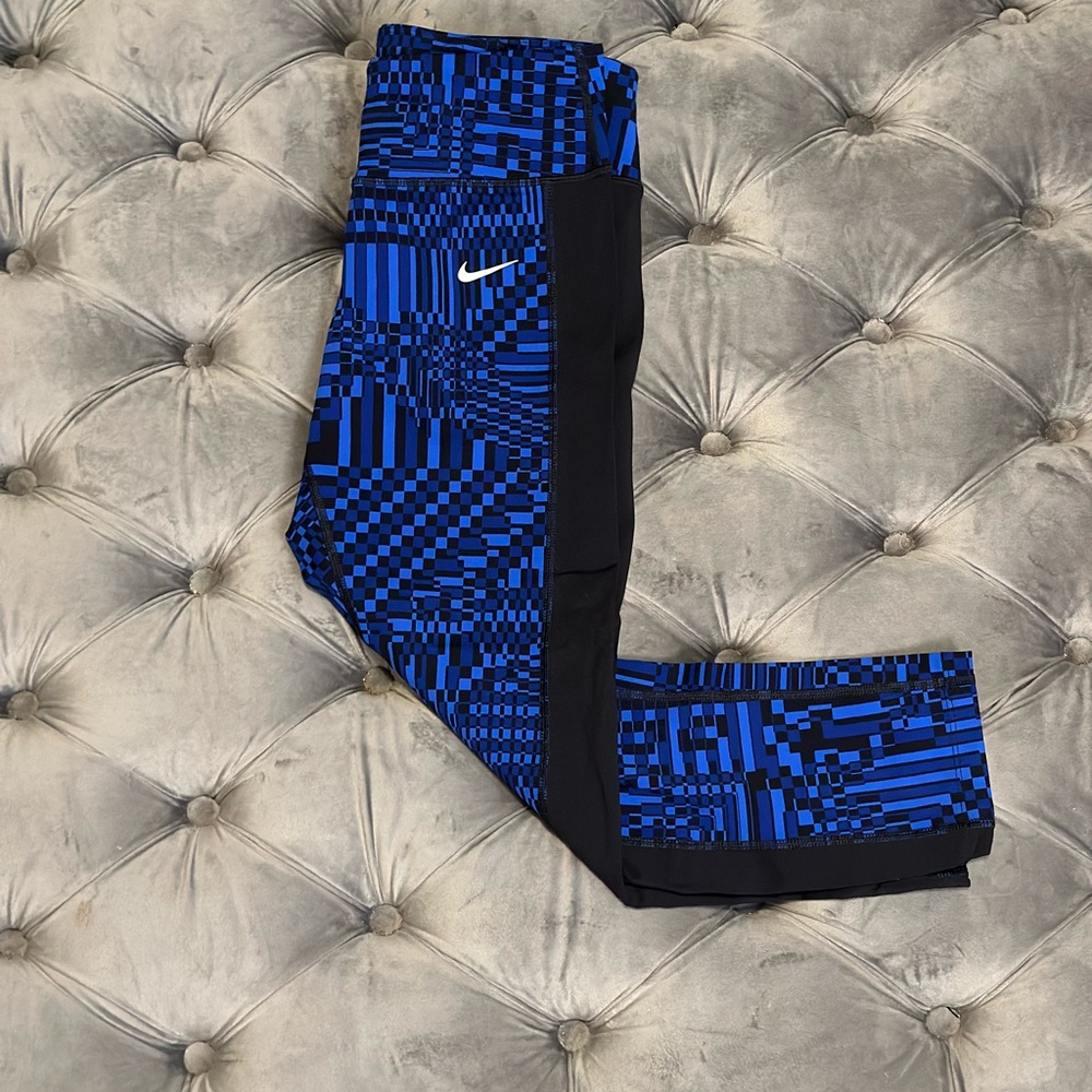 Nike quarter length leggings